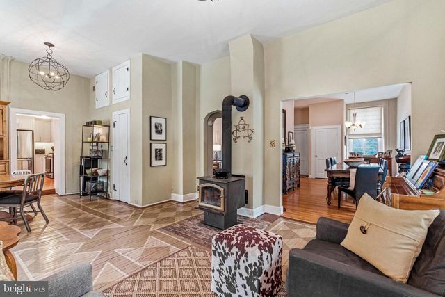 1 WILSON DR, Stockton, NJ 08559
