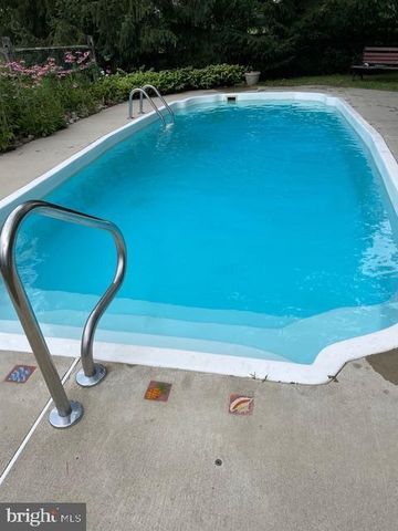 1 WILSON DR, Stockton, NJ 08559