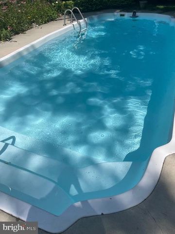 1 WILSON DR, Stockton, NJ 08559