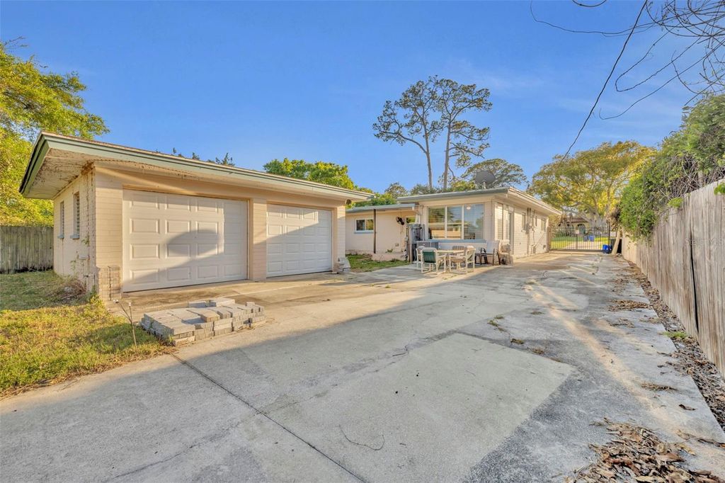 Image 3 of property listing at 715 ALCAZAR AVENUE, Ormond Beach, FL 32174