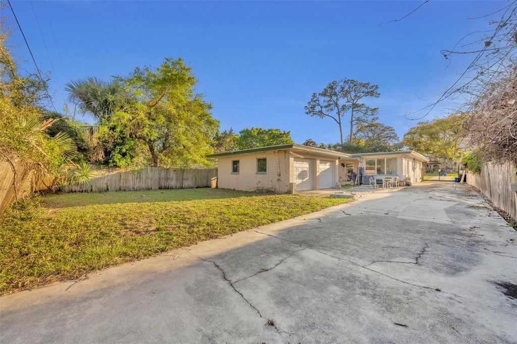 Image 31 of property listing at 715 ALCAZAR AVENUE, Ormond Beach, FL 32174