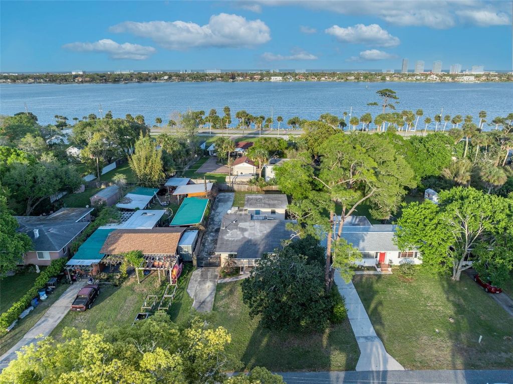 Image 39 of property listing at 715 ALCAZAR AVENUE, Ormond Beach, FL 32174