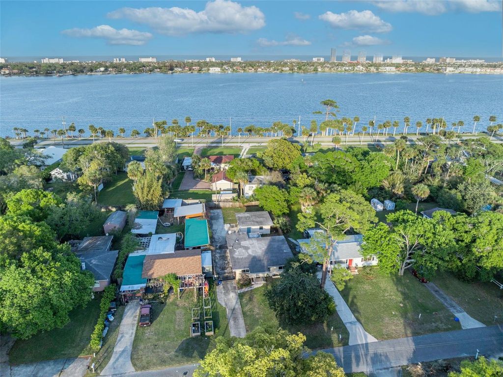 Image 46 of property listing at 715 ALCAZAR AVENUE, Ormond Beach, FL 32174