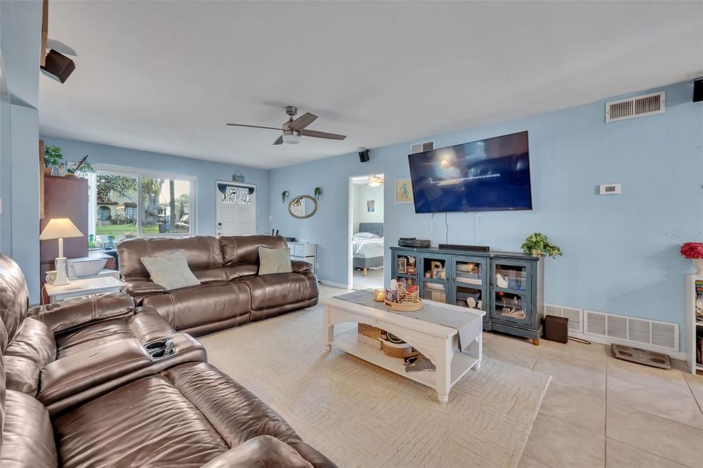 Image 7 of property listing at 715 ALCAZAR AVENUE, Ormond Beach, FL 32174