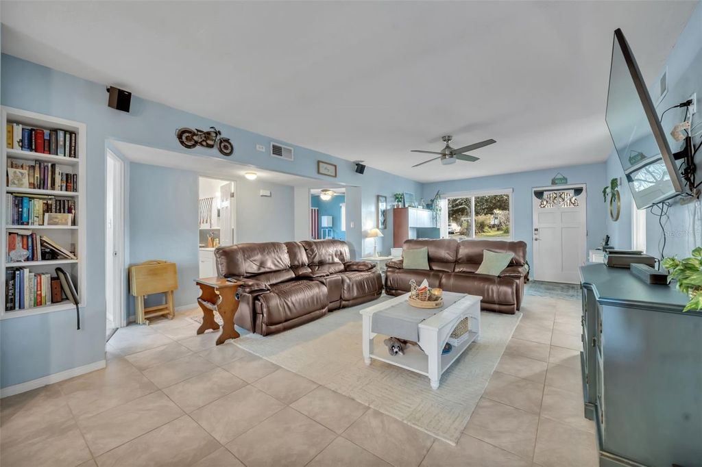 Image 10 of property listing at 715 ALCAZAR AVENUE, Ormond Beach, FL 32174