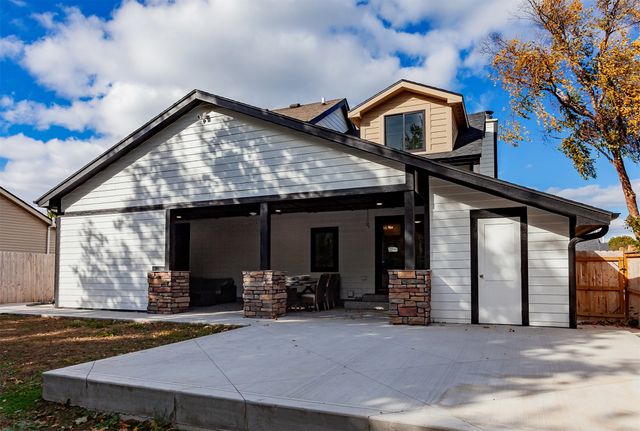 5920 Village Circle, Johnston, IA 50131