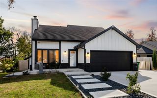 5920 Village Circle, Johnston, IA 50131