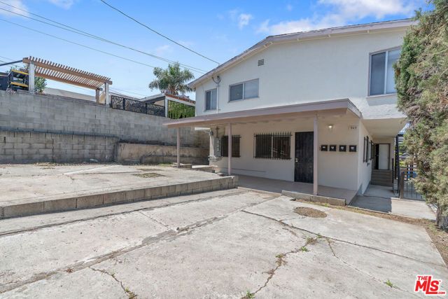 945 N Ditman Avenue, Los Angeles, CA 90063