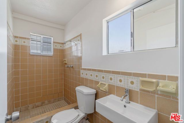 945 N Ditman Avenue, Los Angeles, CA 90063