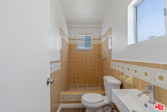 945 N Ditman Avenue, Los Angeles, CA 90063