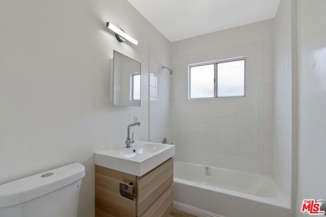 945 N Ditman Avenue, Los Angeles, CA 90063