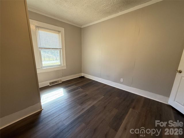 40 Little Knob Road, Asheville, NC 28803