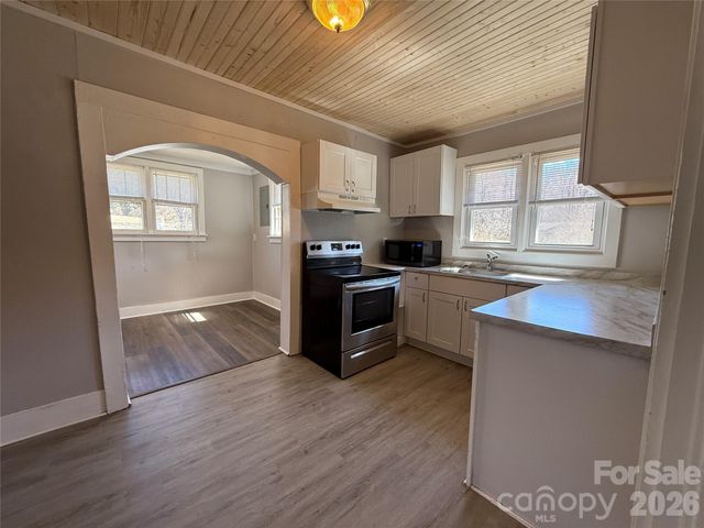 40 Little Knob Road, Asheville, NC 28803