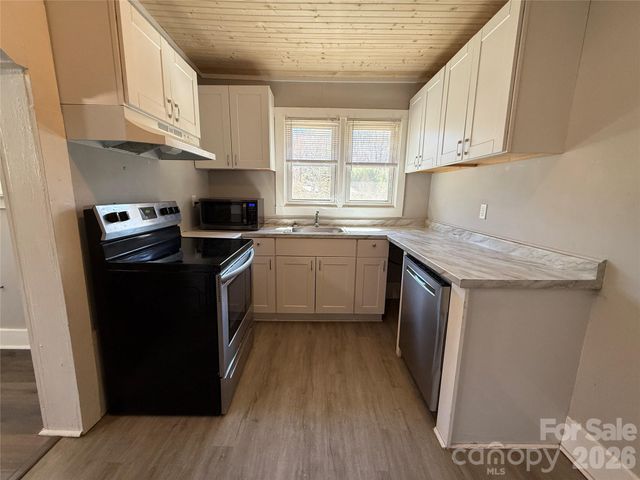 40 Little Knob Road, Asheville, NC 28803