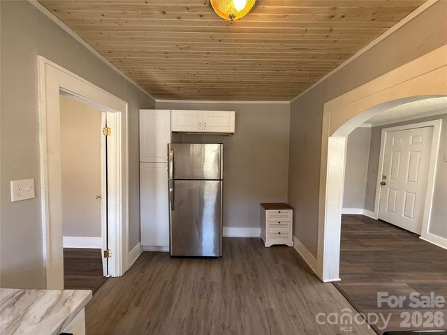 40 Little Knob Road, Asheville, NC 28803