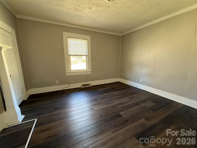 40 Little Knob Road, Asheville, NC 28803