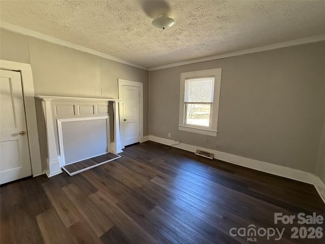 40 Little Knob Road, Asheville, NC 28803