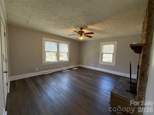40 Little Knob Road, Asheville, NC 28803