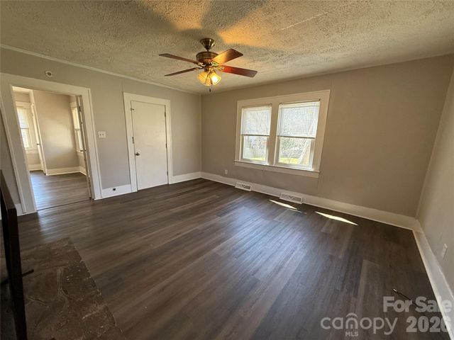 40 Little Knob Road, Asheville, NC 28803