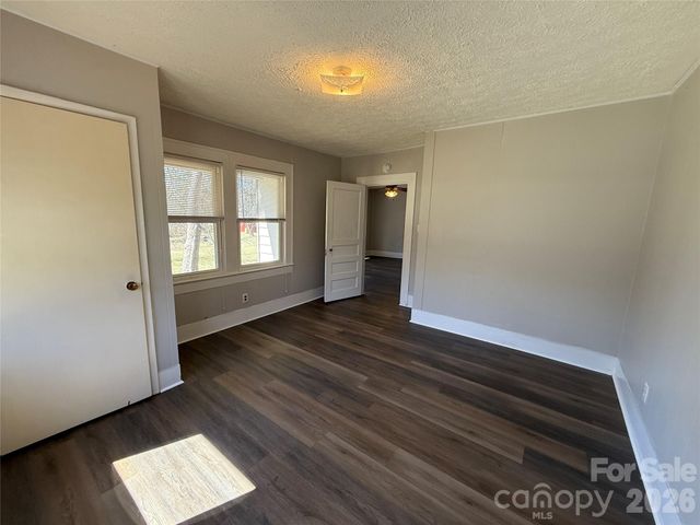 40 Little Knob Road, Asheville, NC 28803