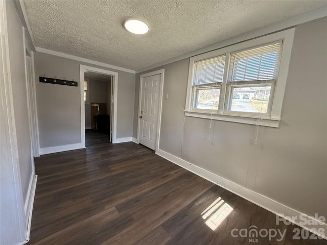 40 Little Knob Road, Asheville, NC 28803