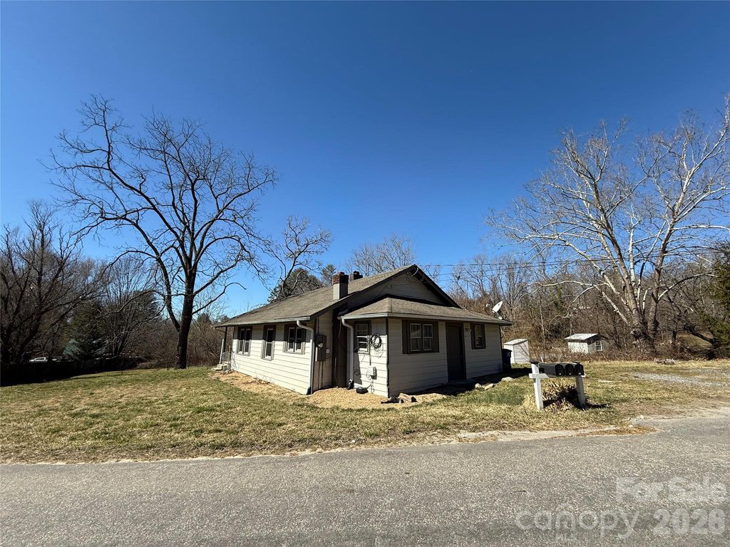 40 Little Knob Road, Asheville, NC 28803