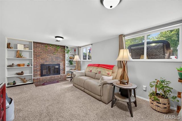 21 Gary Glen Drive, St Peters, MO 63376