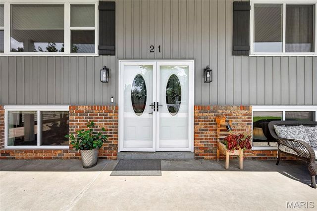 21 Gary Glen Drive, St Peters, MO 63376