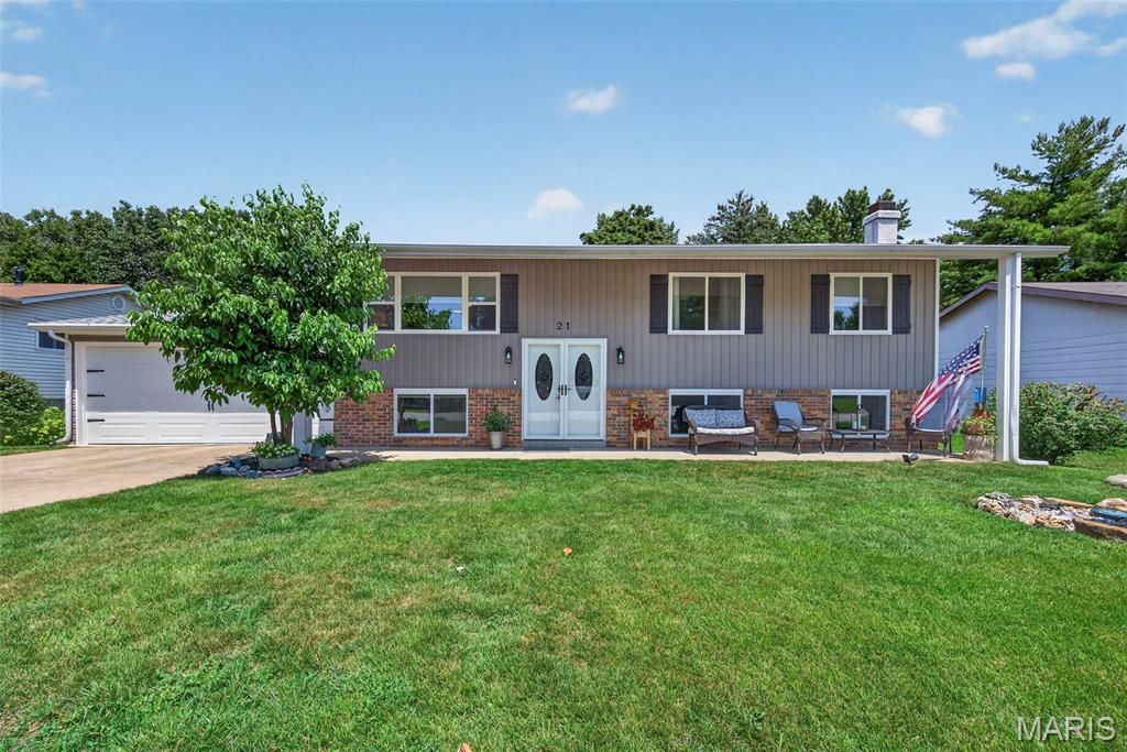 21 Gary Glen Drive, St Peters, MO 63376