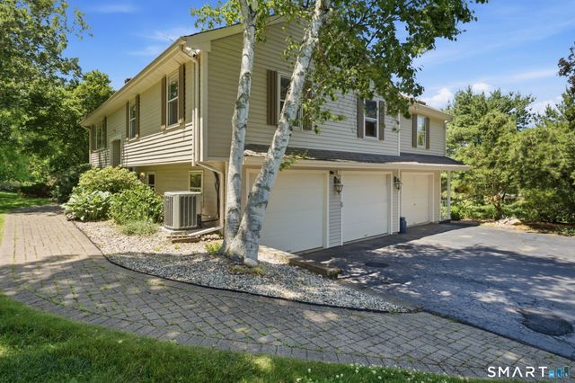 1512 Country Club Road, Middletown, CT 06457
