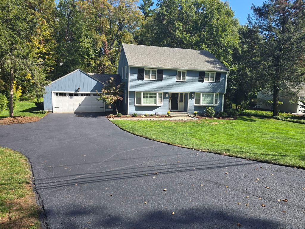 14 Cedar Ledge Road, West Hartford, CT 06107