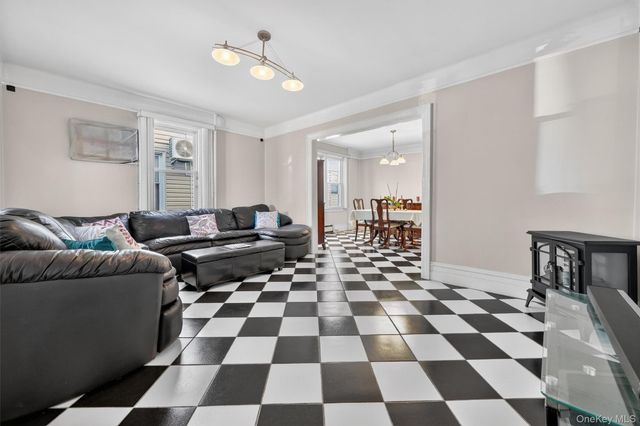 2727 Matthews Avenue, Bronx, NY 10467