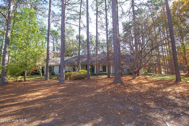 150 Pebble Beach Place, Southern Pines, NC 28387