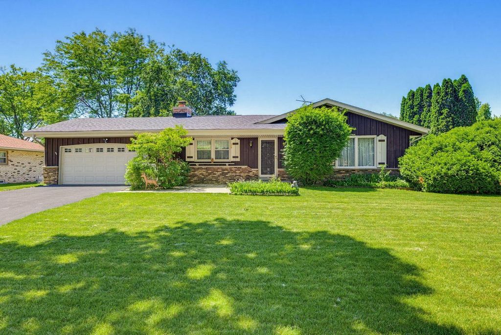 9069 N Maura LANE, Brown Deer, WI 53223