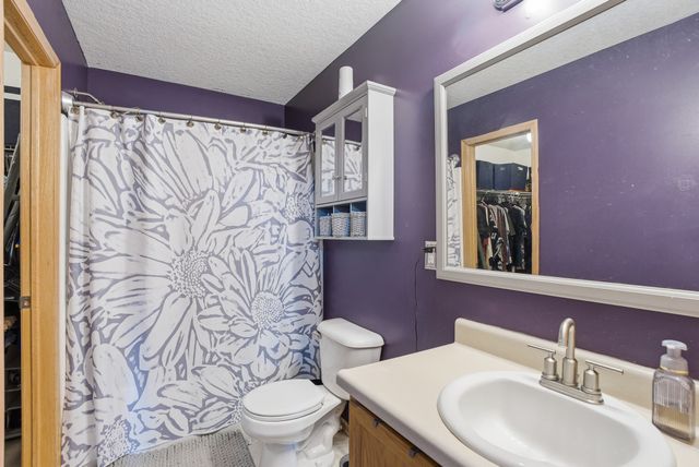 822 Red Hawk Way SE, Altoona, IA 50009