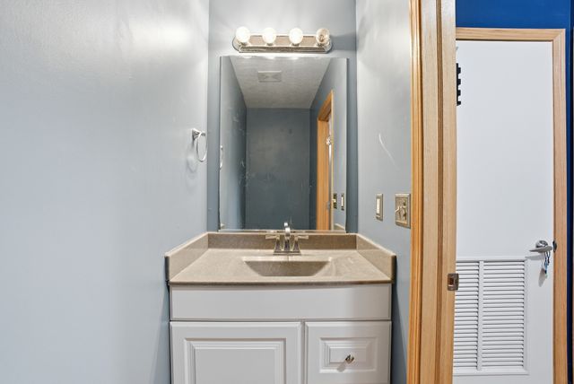 822 Red Hawk Way SE, Altoona, IA 50009