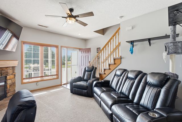 822 Red Hawk Way SE, Altoona, IA 50009