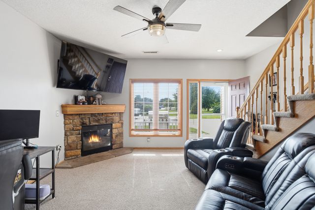 822 Red Hawk Way SE, Altoona, IA 50009