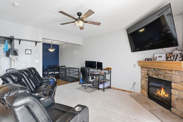 822 Red Hawk Way SE, Altoona, IA 50009