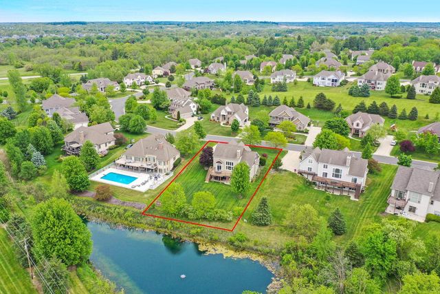 W218N5455 Taylors Woods DRIVE, Menomonee Falls, WI 53051