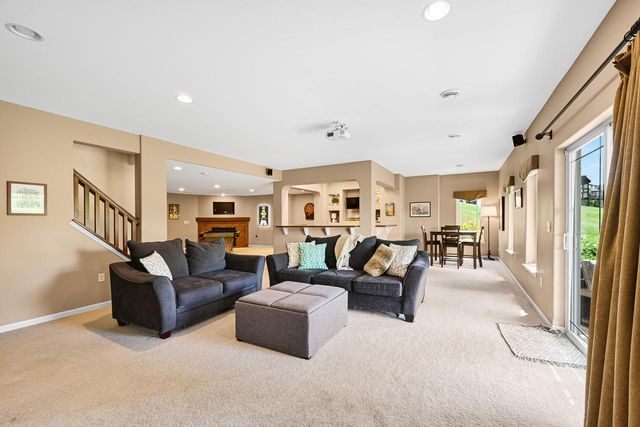 W218N5455 Taylors Woods DRIVE, Menomonee Falls, WI 53051