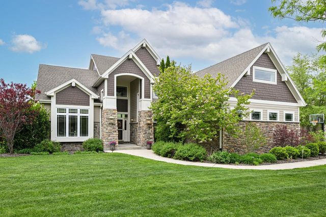 W218N5455 Taylors Woods DRIVE, Menomonee Falls, WI 53051