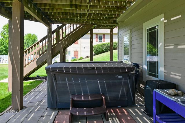 W218N5455 Taylors Woods DRIVE, Menomonee Falls, WI 53051