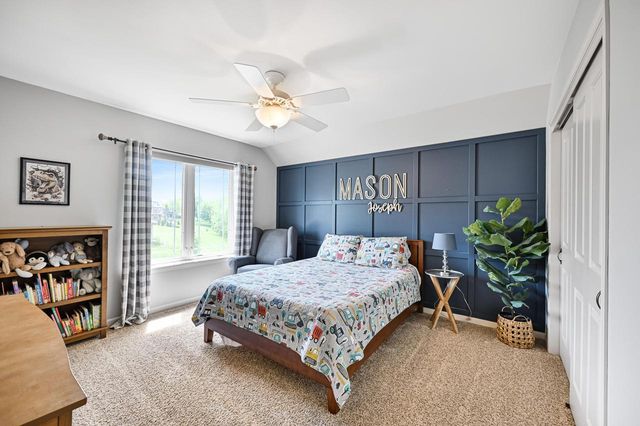 W218N5455 Taylors Woods DRIVE, Menomonee Falls, WI 53051