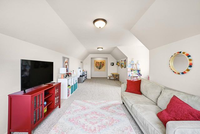 W218N5455 Taylors Woods DRIVE, Menomonee Falls, WI 53051