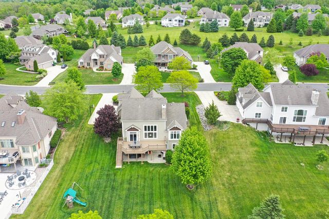 W218N5455 Taylors Woods DRIVE, Menomonee Falls, WI 53051