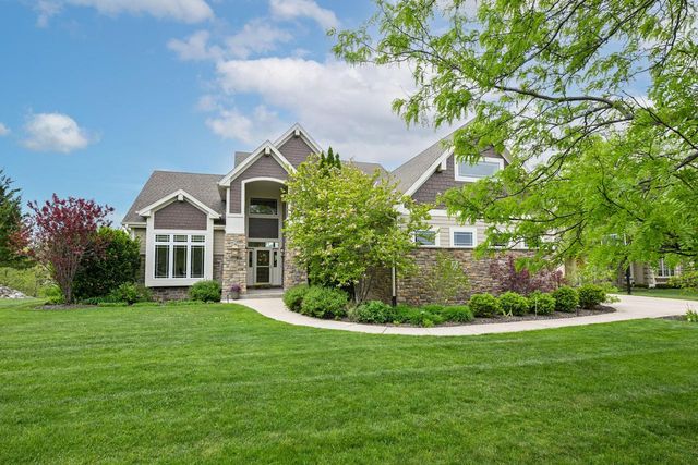 W218N5455 Taylors Woods DRIVE, Menomonee Falls, WI 53051