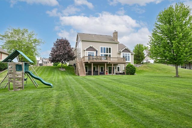 W218N5455 Taylors Woods DRIVE, Menomonee Falls, WI 53051