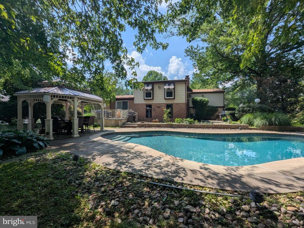 3913 BRADFORD ROAD, Huntingdon Valley, PA 19006