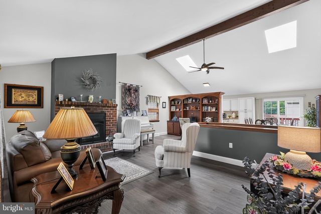 908 RONNIE CIR, Philadelphia, PA 19128